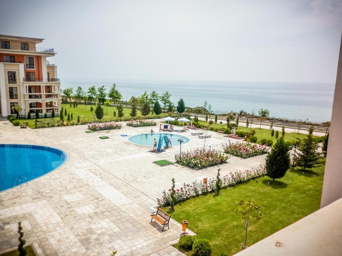 Premier Fort Beach - Premium Apartments Sveti Vlas Bagian luar foto
