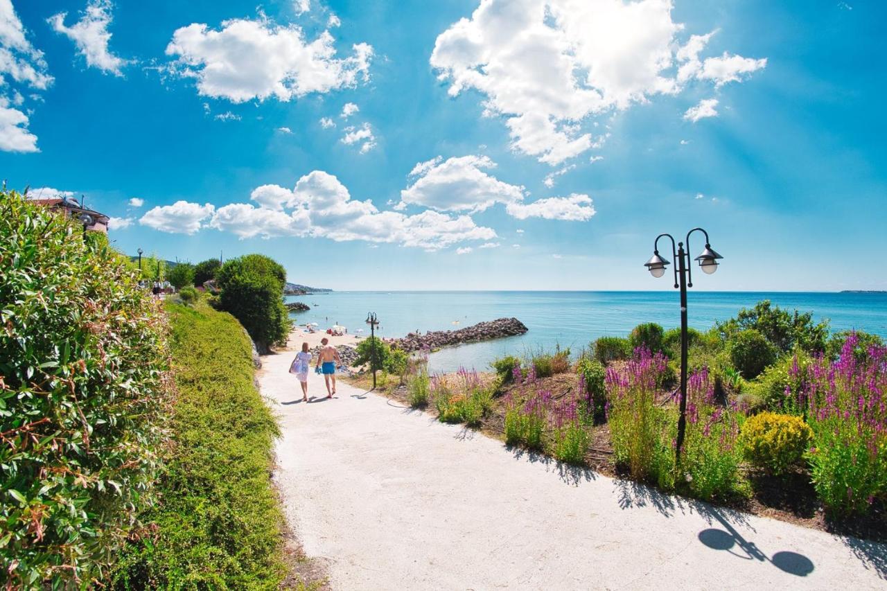 Premier Fort Beach - Premium Apartments Sveti Vlas Bagian luar foto