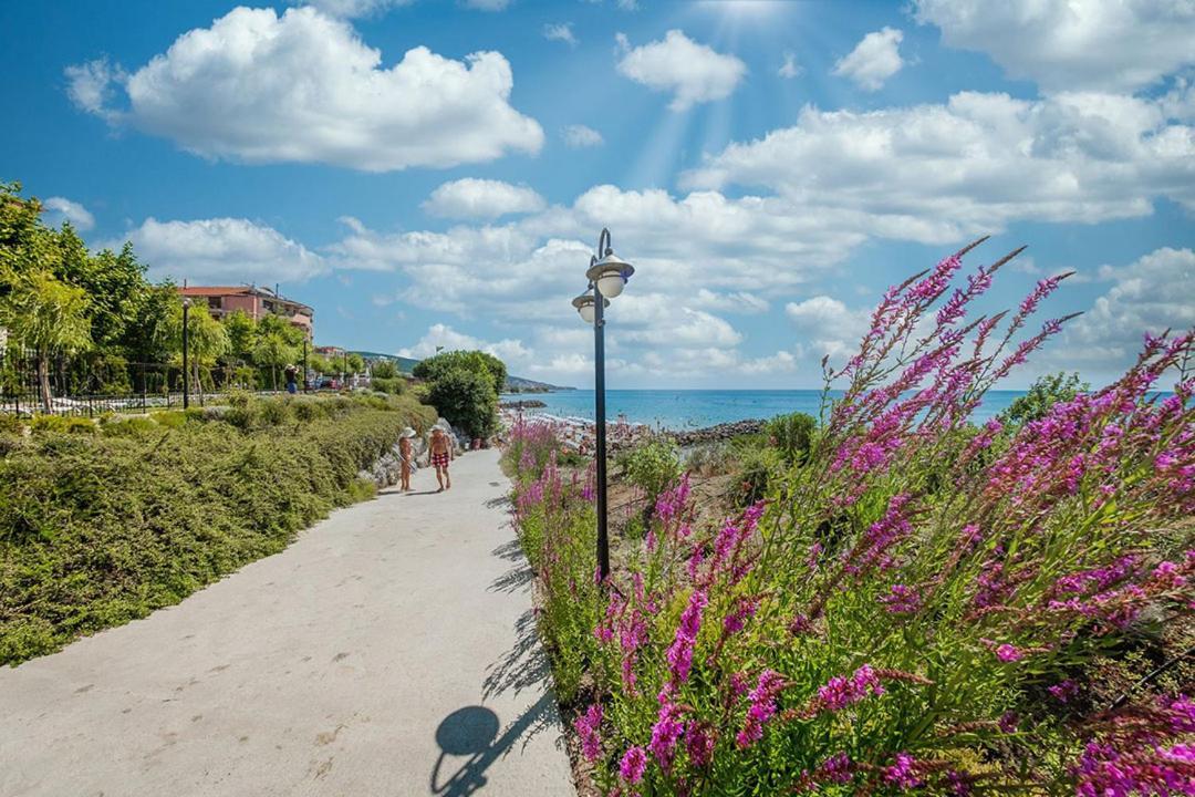 Premier Fort Beach - Premium Apartments Sveti Vlas Bagian luar foto